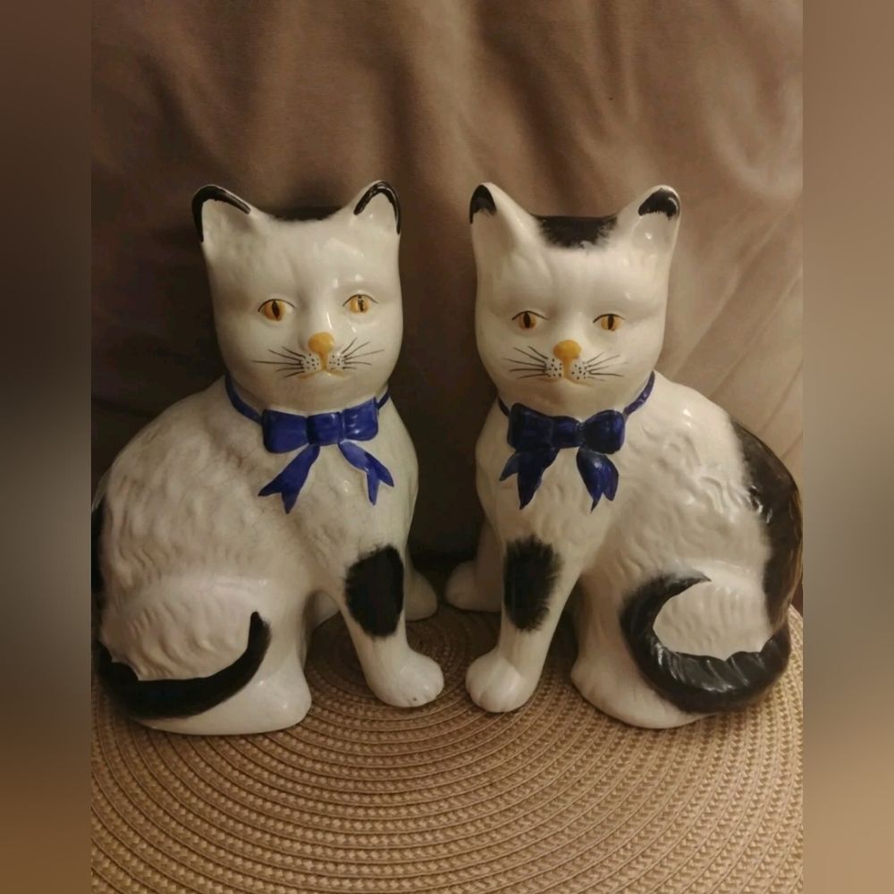 Antique Staffordshire Pair Of Cat Statues